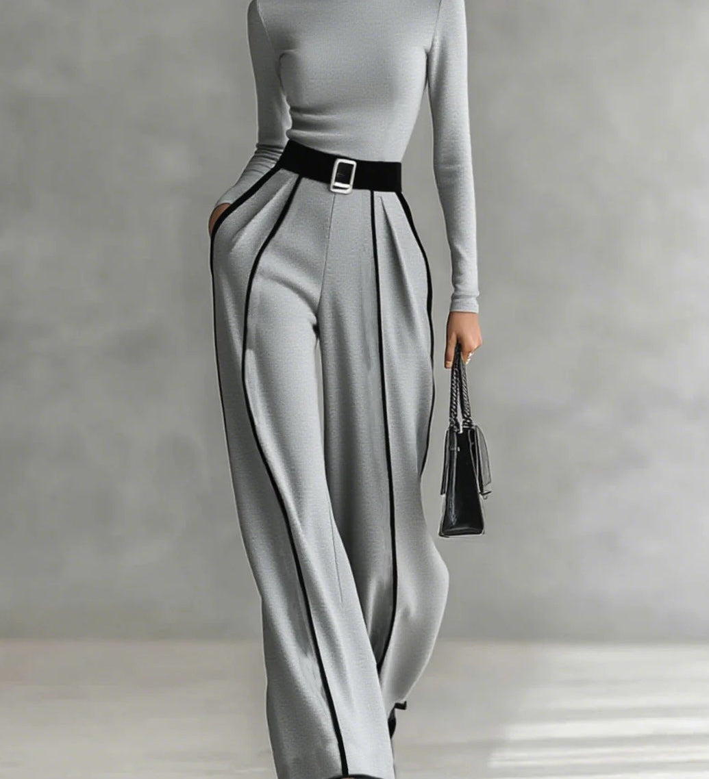 Carmen | Elegant set with contrast detail
