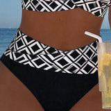 Sara - Two-Piece Bikini with Cut and Diamond Pattern Top